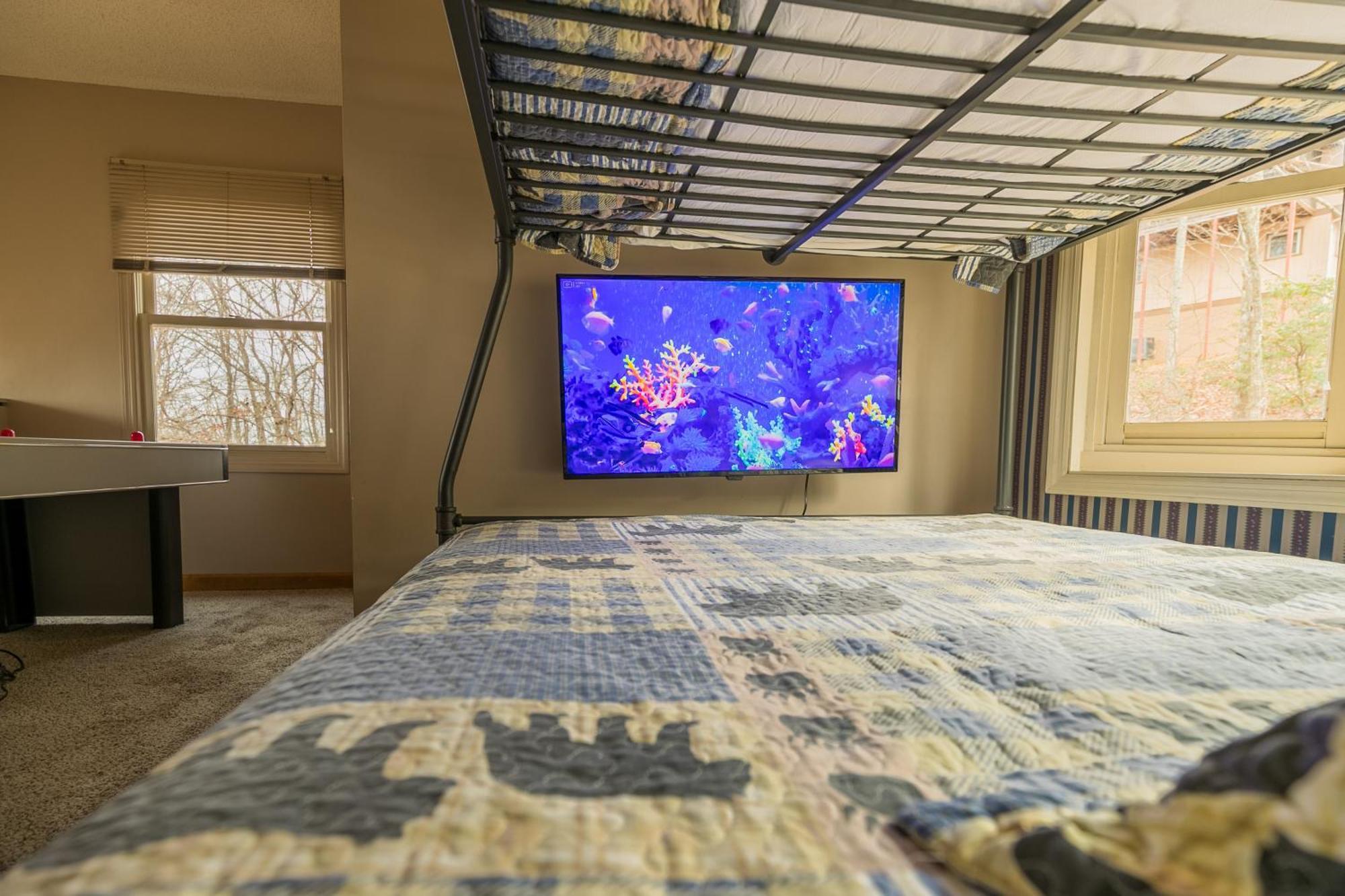 Mtn Chalet: Hot Tub, Sauna, Fireplace, Arcade Games, Mountain Views
