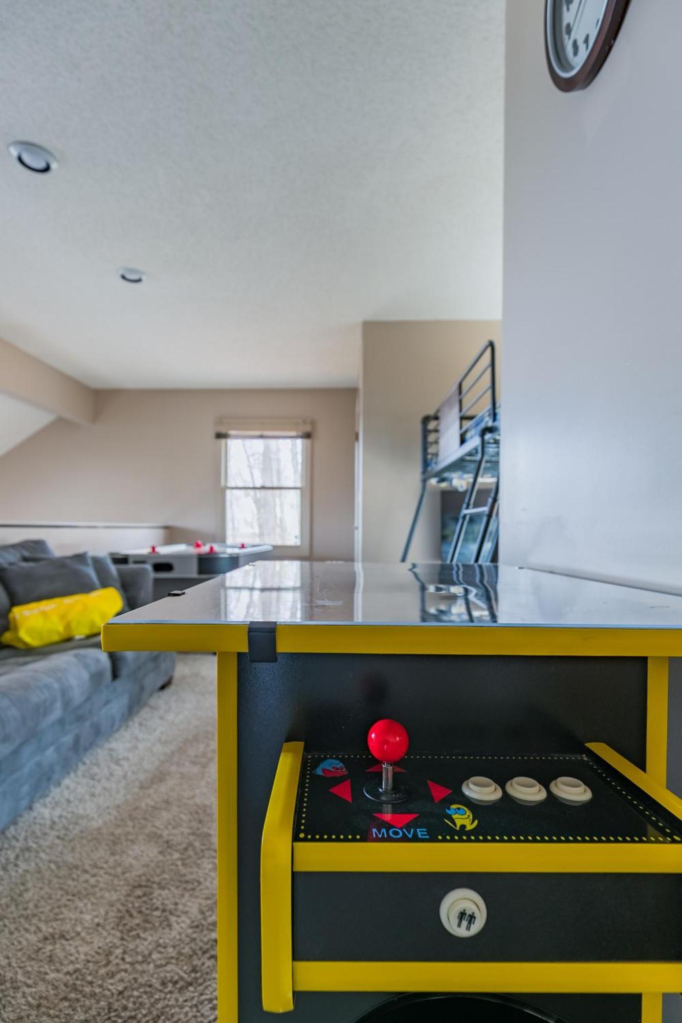 Mtn Chalet: Hot Tub, Sauna, Fireplace, Arcade Games, Mountain Views Chalet *
