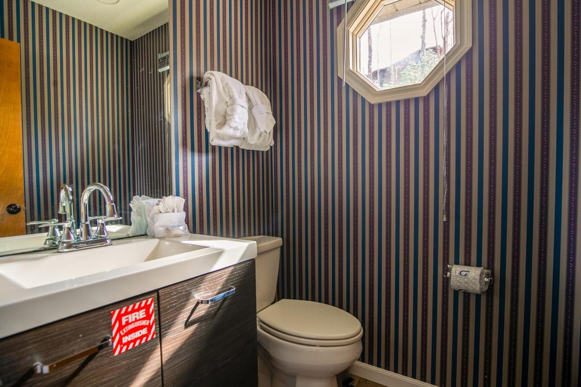 Chalet Mtn Chalet: Hot Tub, Sauna, Fireplace, Arcade Games, Mountain Views Gatlinburg