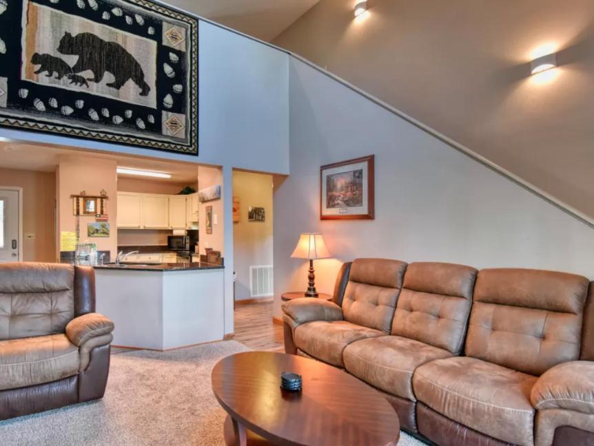 Mtn Chalet: Hot Tub, Sauna, Fireplace, Arcade Games, Mountain Views Gatlinburg