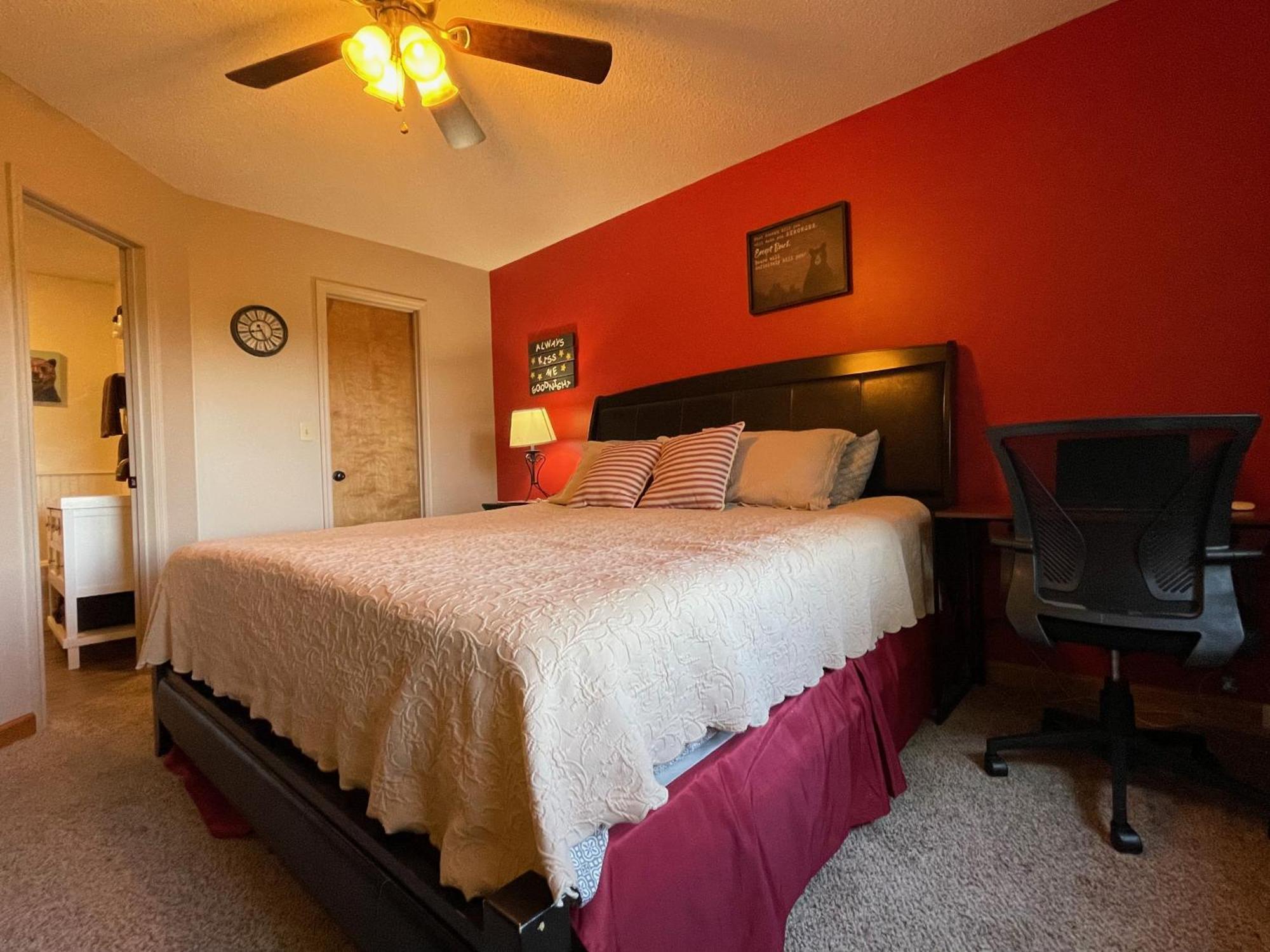 Mtn Chalet: Hot Tub, Sauna, Fireplace, Arcade Games, Mountain Views *
